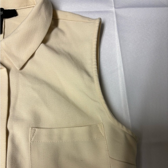 (2/$15) FOREVER 21 CROP TOP 🙈 - Picture 3 of 3